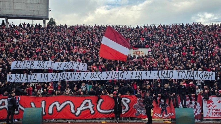 Топалски предизвиква Делев с транспарант на дербито, Делев му отговори