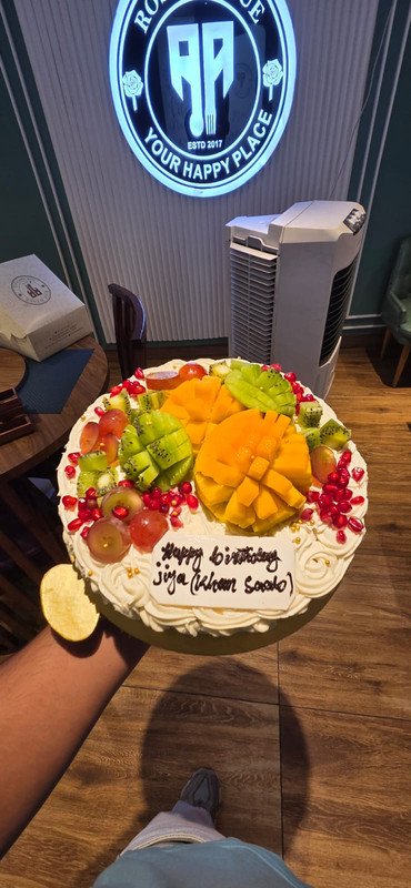 Happy moment at Rose Avenue