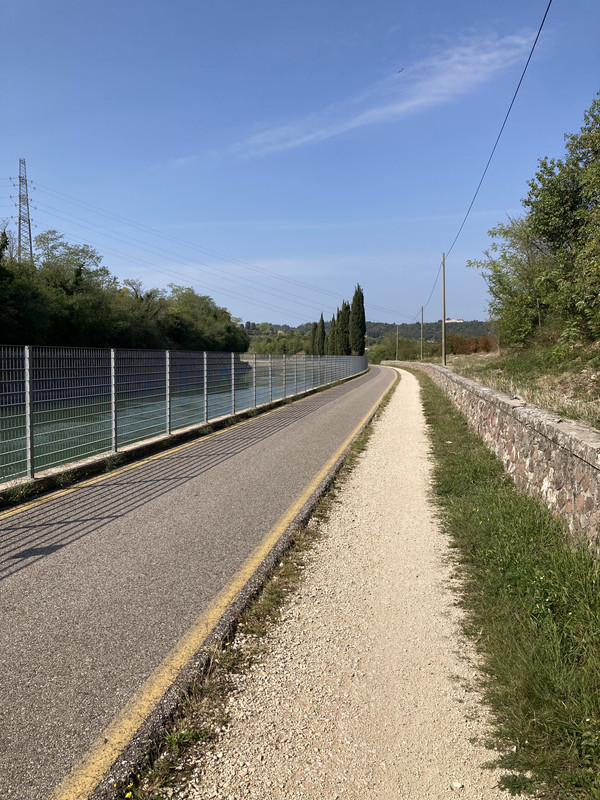 EEE11F2B-4DB5-4FF7-9F74-5F95AD3377F7