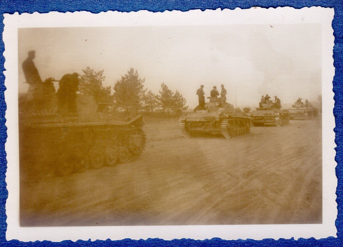 zerschossener Panzer groß Halbkette Rußland