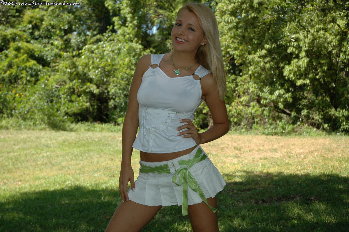 whiteskirt1