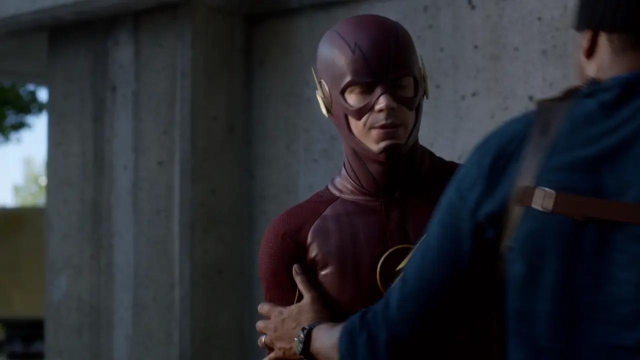 The.Flash.S02E01.L.uomo.che.ha.salvato.Central.City.1080p.BDRip.ITA.ENG.AC3.FLAC.x264-BlackBit[scree