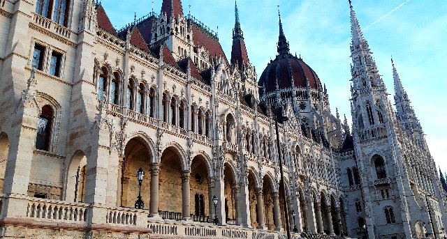 BUDAPEST EN UN FIN DE SEMANA - Blogs de Hungria - Puente de las Cadenas, Noria, estatuas, Parlamento, Catedral etc (45)