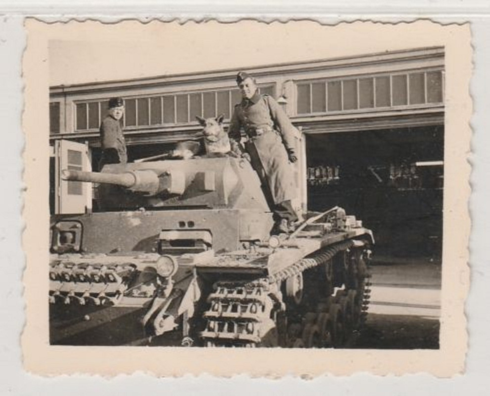 Original Foto-2.Weltkrieg-Soldaten m.Panzern-Rüc