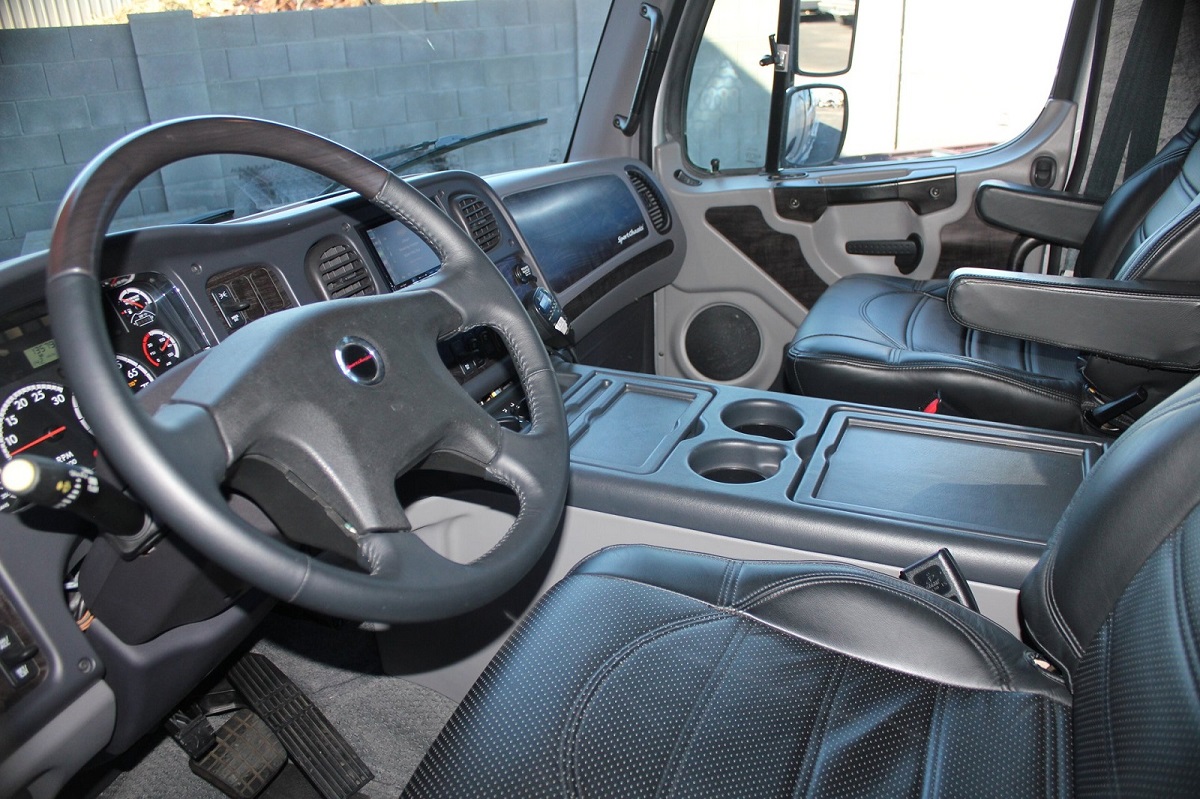 2011-freightliner-m2-sport-chassis (63)