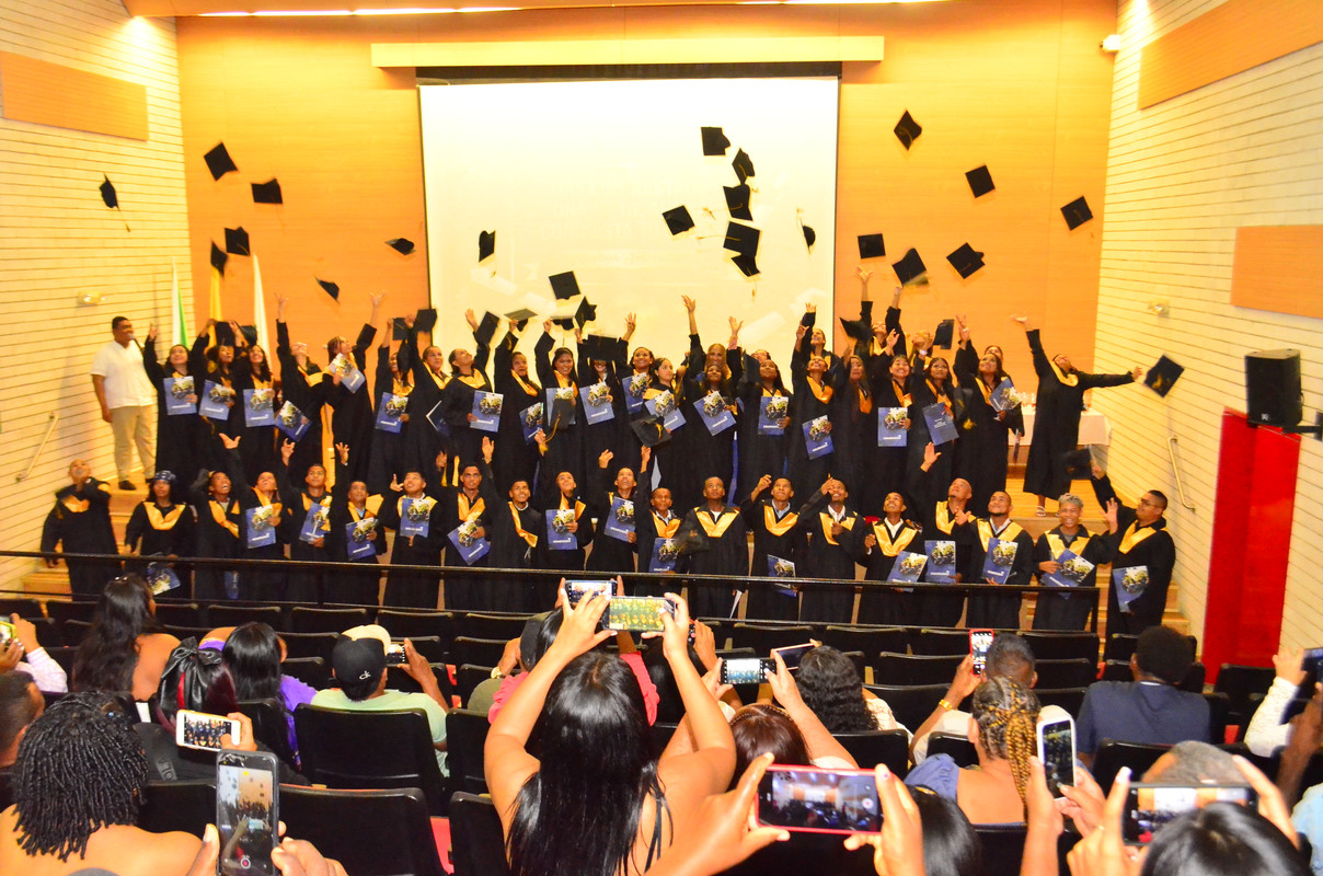 Estudiantes de INTEBTES en actividad académica