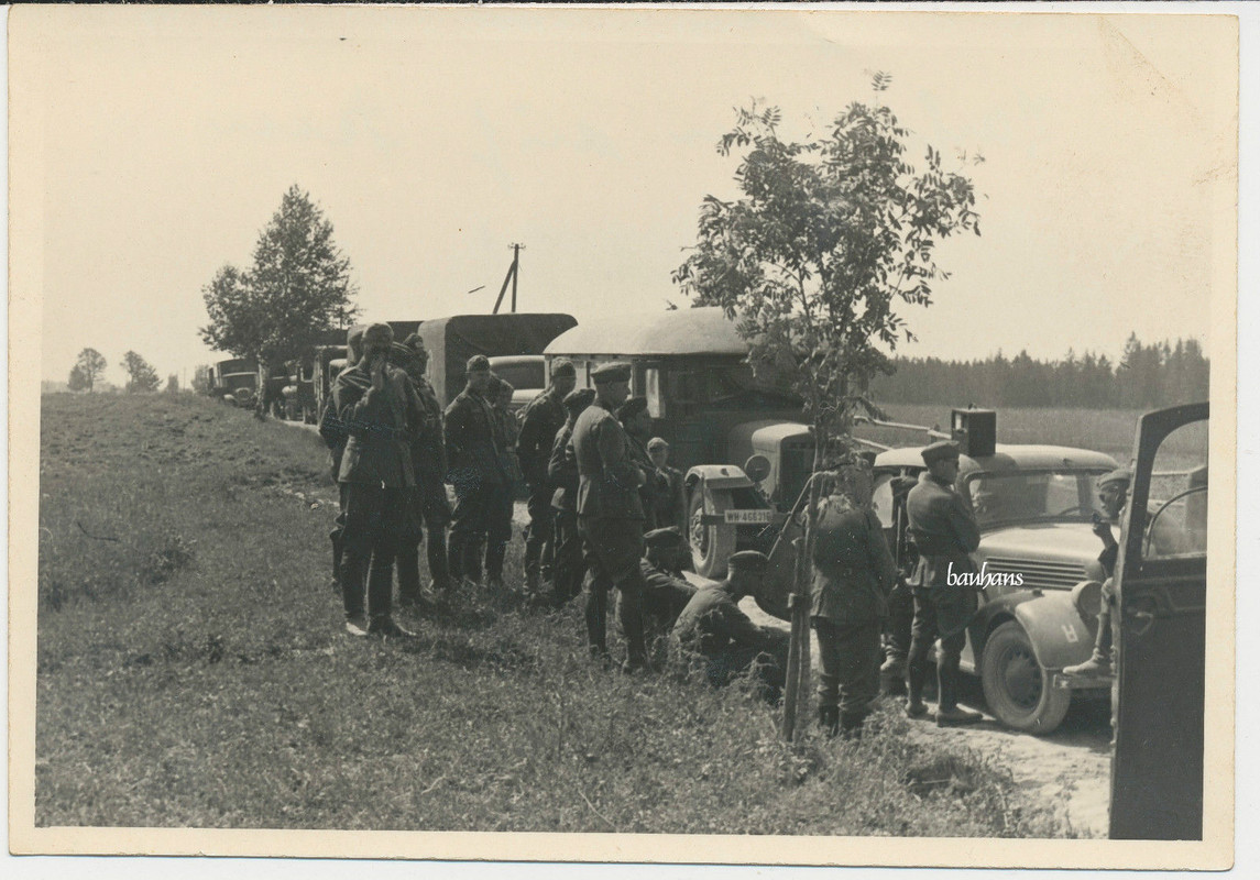 Kfz-Kolonne -Volksempfänger Radio auf PKW