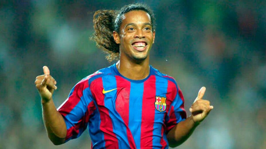 Ronaldinho feliz por ver a Xavi Hernández en el Barcelona