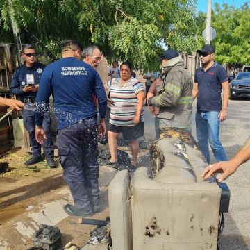 En Hermosillo joven destaca por recibir su título universitario en chanclas, short y con gorra