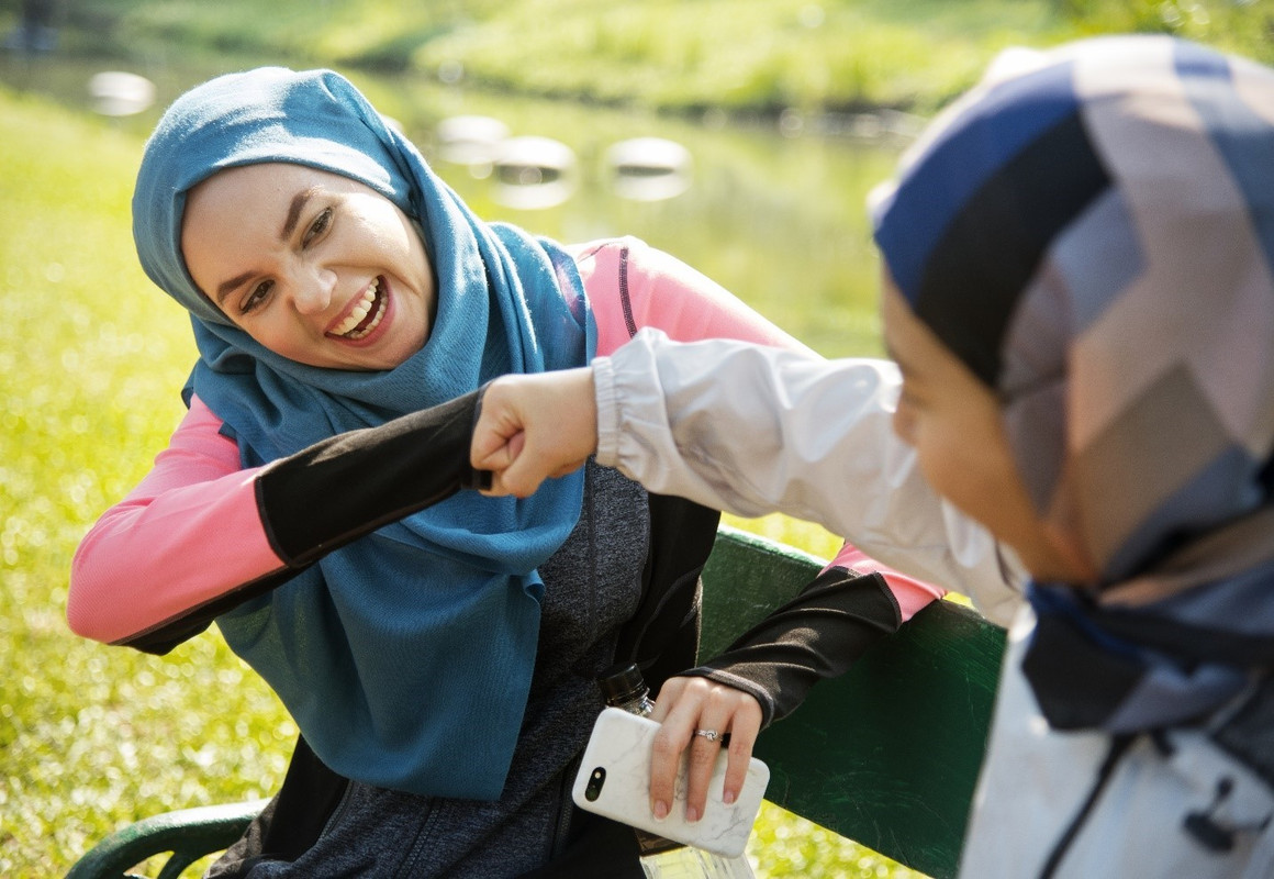 dua wanita berseronok