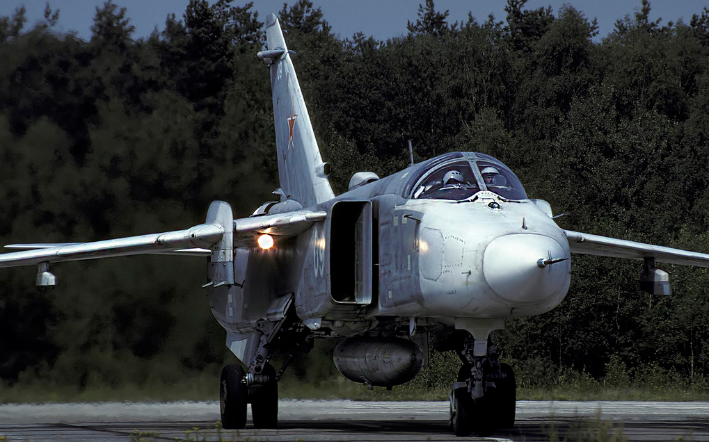 11 ORAP Su-24MR 09 White_0515317 (3)