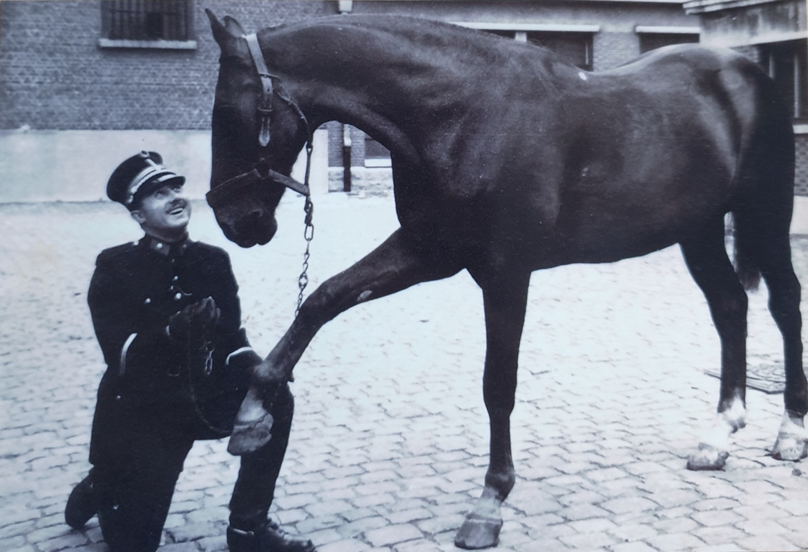 (2) WM Martin Snijkers, vader van Beatrijs Snijkers, eerste Nederlandstalige vrouwelijke rijkswachte