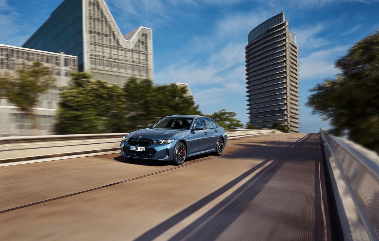P90549620_highRes_the-new-bmw-330i-sed
