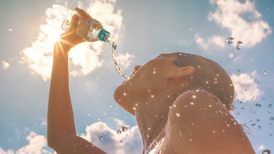 Iperidratazione: bere più acqua del necessario può provocare problemi