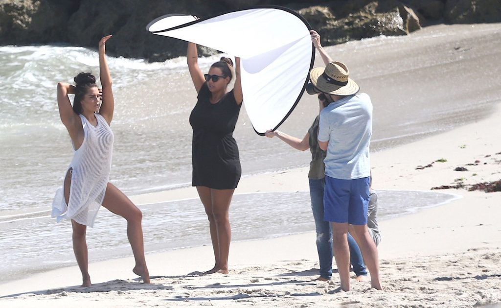 Holly-Young-Upskirt-STARS-com-8