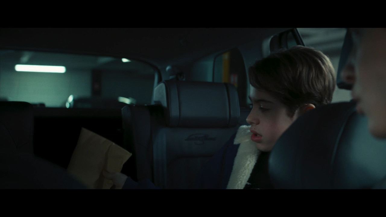 Blast (2021)_00_19_38_00_78