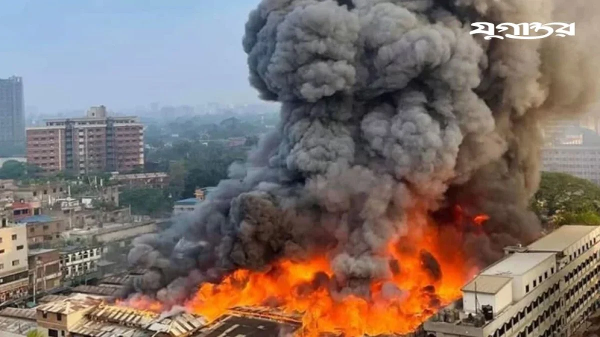 কোনাবাড়ীতে ঝুটের গুদামে আগুন, নিয়ন্ত্রণে ফায়ার সার্ভিসের চার ইউনিট