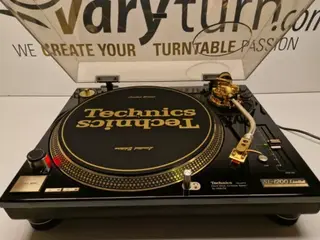 [Bild: Technics-SL-1200-LTD-Nr-3045.webp]