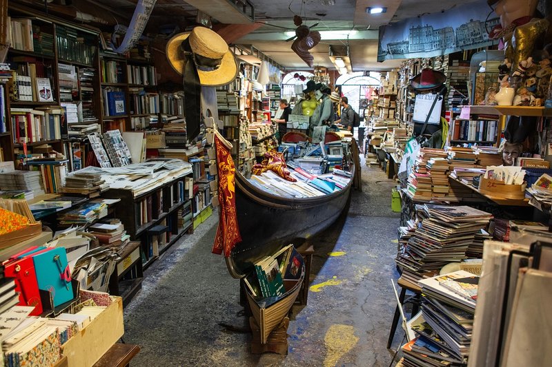 multi-books-italy-9213124-1280.jpg