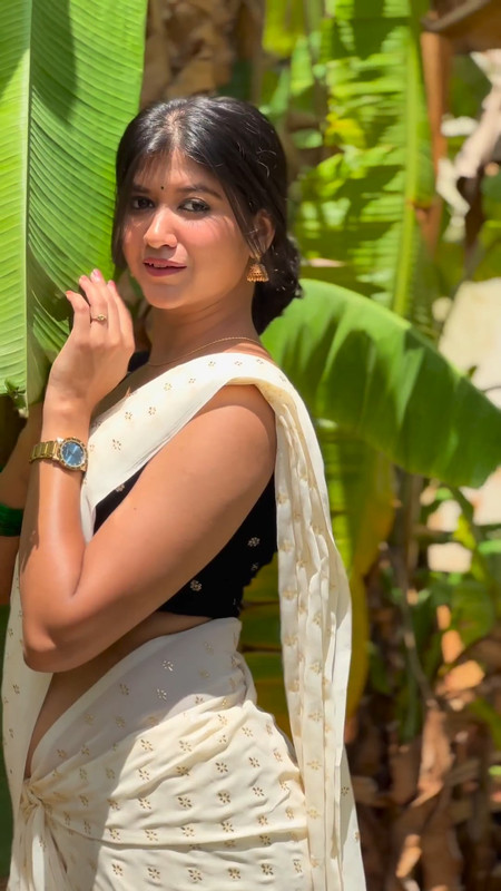 Sexy Malayali Girl Navel In Kerala Saree 