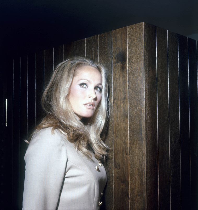 ursula_andress_c22