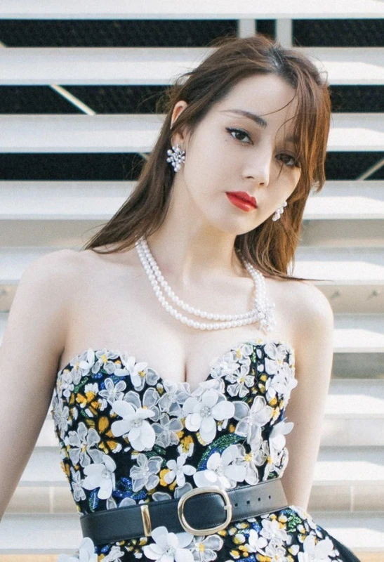 dich le nhiet ba hoang hot vi bi fan cuong xong len san khau cau hon 1 1591644181226398607248 161607