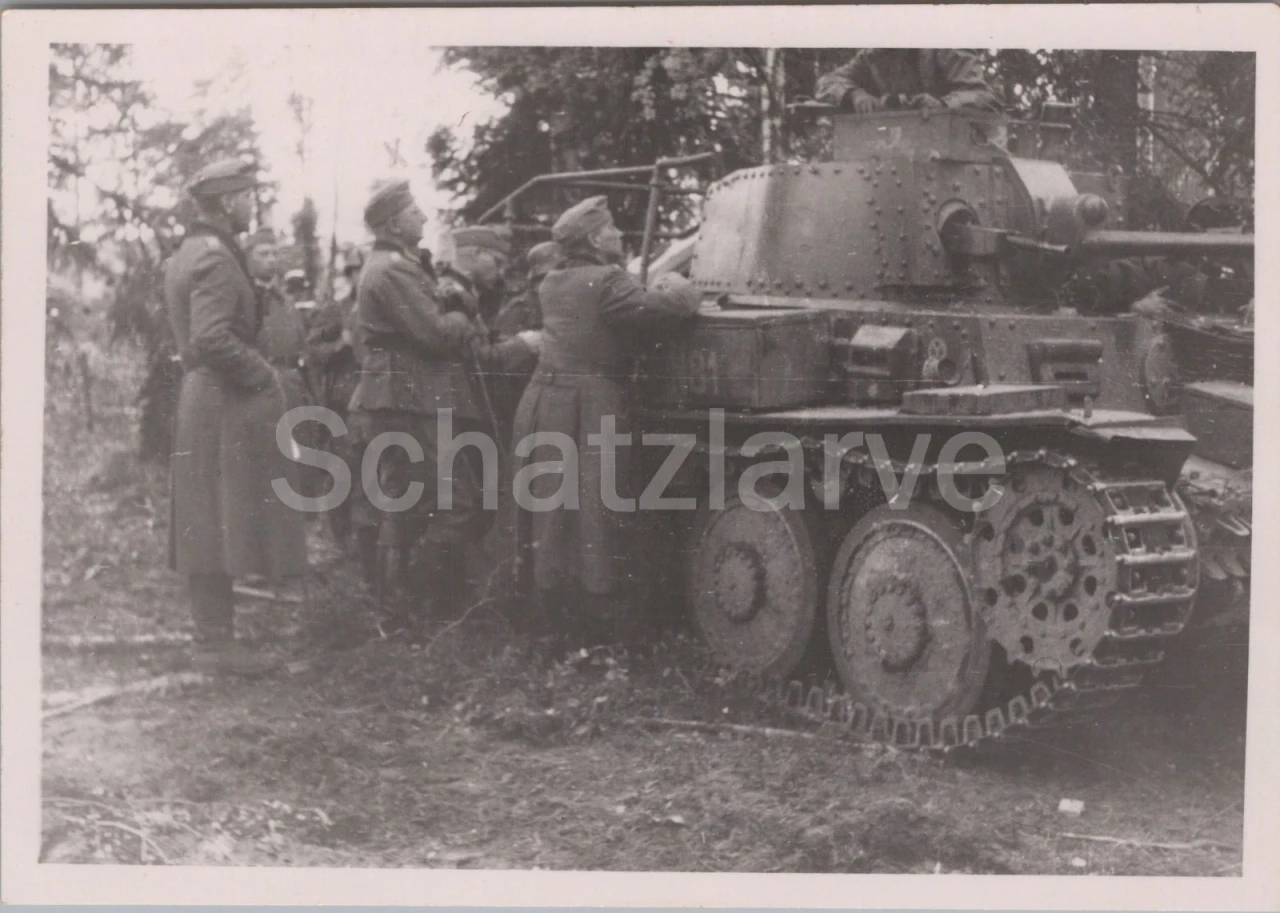 Foto Wehrmacht Panzer Besichtigung in Woronowo Russland (MJ 210)