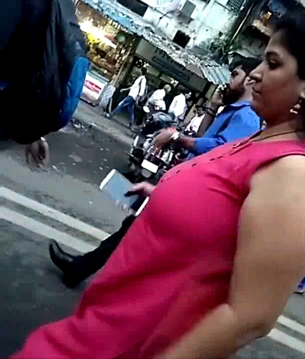 [Image: Desi-Aunty-Huge-Boobs-on-Street-divx-sna...27-348.jpg]