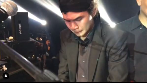 Dul Jaelani menangis di Konser Dewa 19, Malaysia (Instagram/ari_lasso)