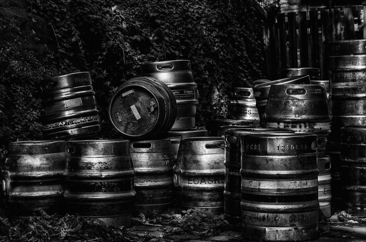 blacknwhite-kegs.jpg