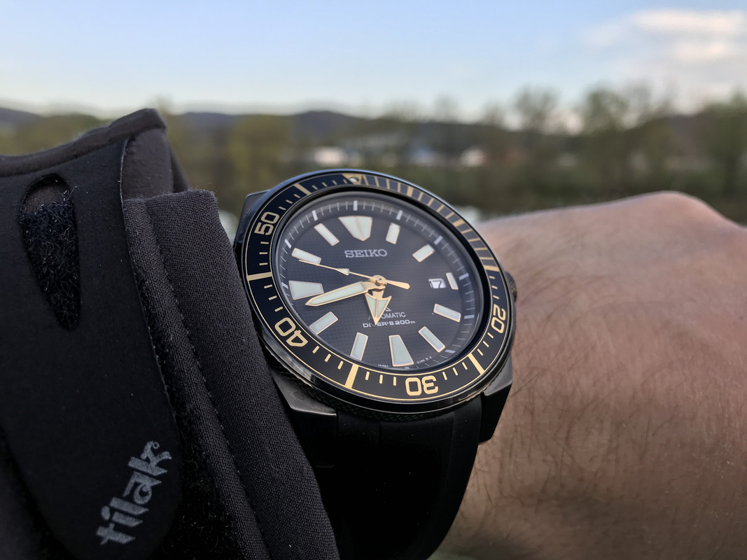 93-AE07-B5-1-F4-E-47-F0-B85-E-B098-B7192