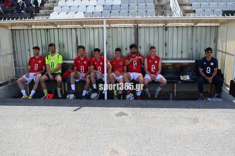 , &Pi;&alpha;&nu;&theta;&omicron;&upsilon;&rho;&iota;&alpha;&kappa;ό&sigmaf;- &Pi;&alpha;&lambda;&lambda;&eta;&xi;&omicron;&upsilon;&rho;&iota;&alpha;&kappa;ό&sigmaf; 3-0: &Mu;&epsilon; &tau;&omicron; &delta;&epsilon;&xi;ί &sigma;&tau;&alpha; &mu;&pi;&alpha;&rho;ά&zeta; &mu;&epsilon; &chi;&alpha;&tau; &tau;&rho;&iota;&kappa; &tau;&omicron;&upsilon; &Alpha;&gamma;&gamma;&epsilon;&lambda;ή (&phi;&omega;&tau;&omicron;&gamma;&rho;&alpha;&phi;ί&epsilon;&sigmaf;)