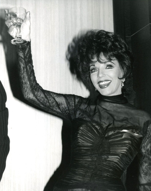 Joan_Collins_h13