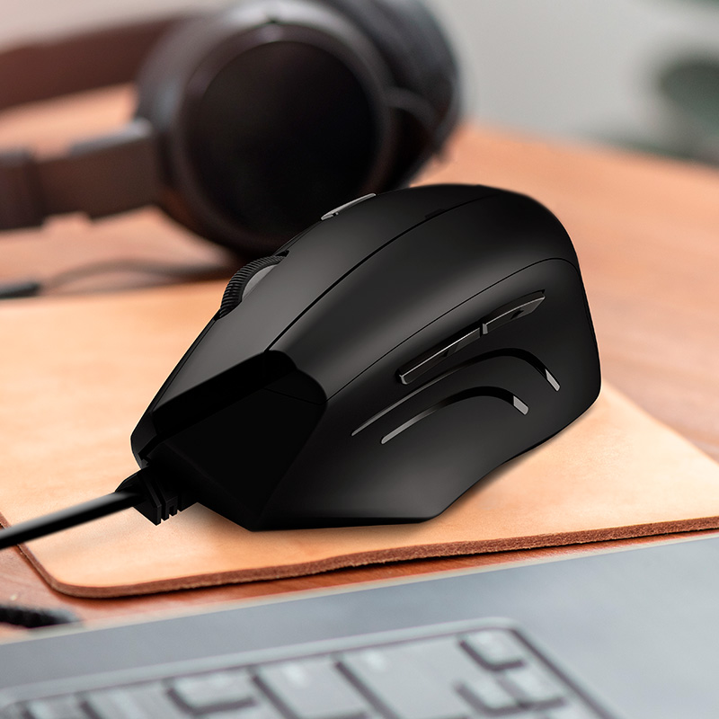Mouse vertical con cable KlipXtreme y sus 6 botones de control.