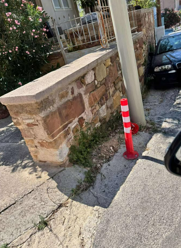 ΤΟΠΟΘΕΤΗΣΗ ΚΑΙ ΑΦΑΙΡΕΣΗ ΠΡΟΣΤΑΤΕΥΤΙΚΩΝ ΚΩΝΩΝ ΣΤΗΝ ΠΕΡΙΟΧΗ ΤΟΥ ΣΙΦΙ (ΦΩΤΟ)