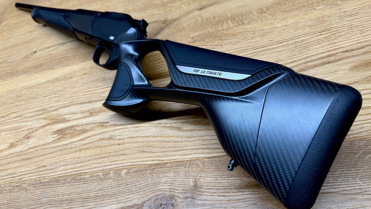 R8-Carbon-Leder-Komplettwaffe-6