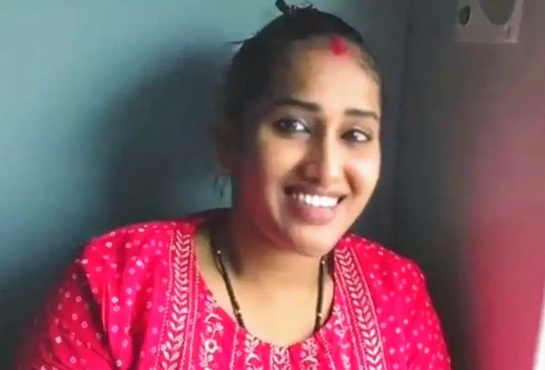 Desi hot bhabhi having sex in train viral video