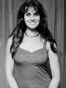Caroline-Munro-d42