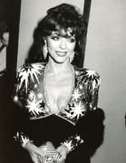 Joan-Collins-h08