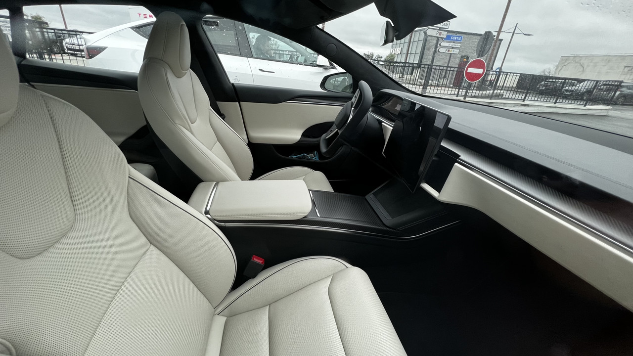 B7D1C3FB-8594-4BEF-BB00-7936D6A28D7F