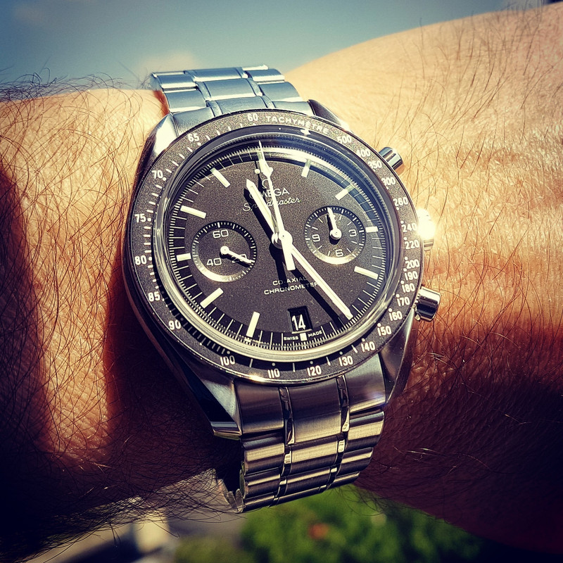 Omega Speedmaster Moonwatch Co-Axial Chronograph 44.25 mm Cal. 9300 (1)