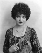 claudette-colbert-d32