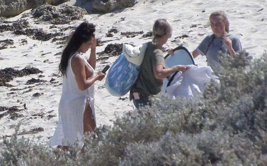 Holly-Young-Upskirt-STARS-com-2