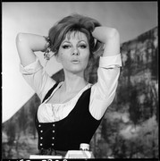 ingrid-pitt-c53