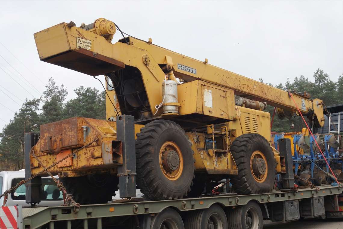 Grove-RT-60S-4x4x4_1978_1c