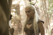 emilia-clarke-game-of-thrones-15
