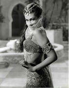 Yvonne-De-Carlo-c98