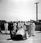 13 de Mayo. The-british-grand-prix-silverstone-may-13-1950-the-crowd-news-photo-1589357630