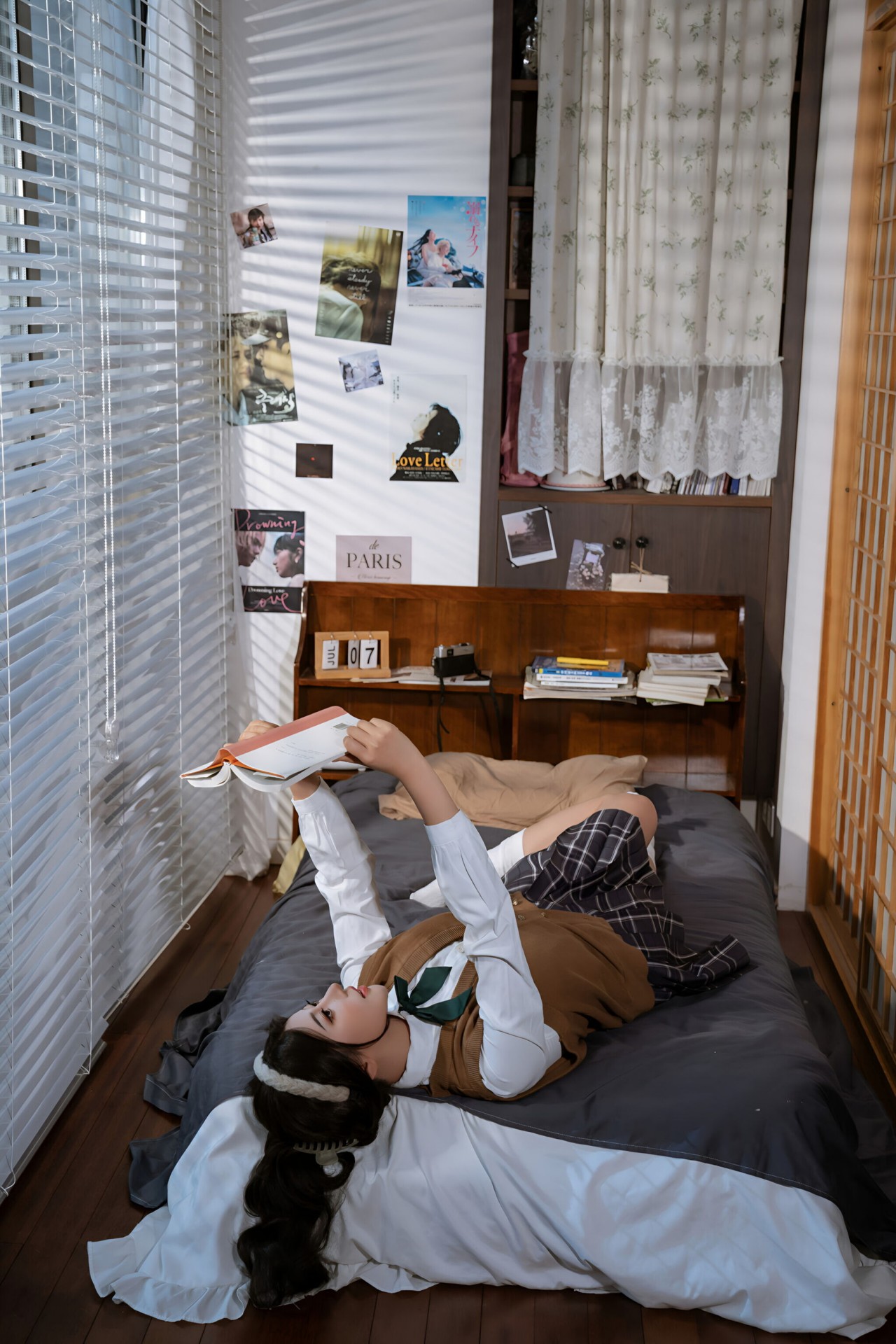 奈 汐 酱 nice 白日梦图集，日式卧室里的治愈系穿搭插图3