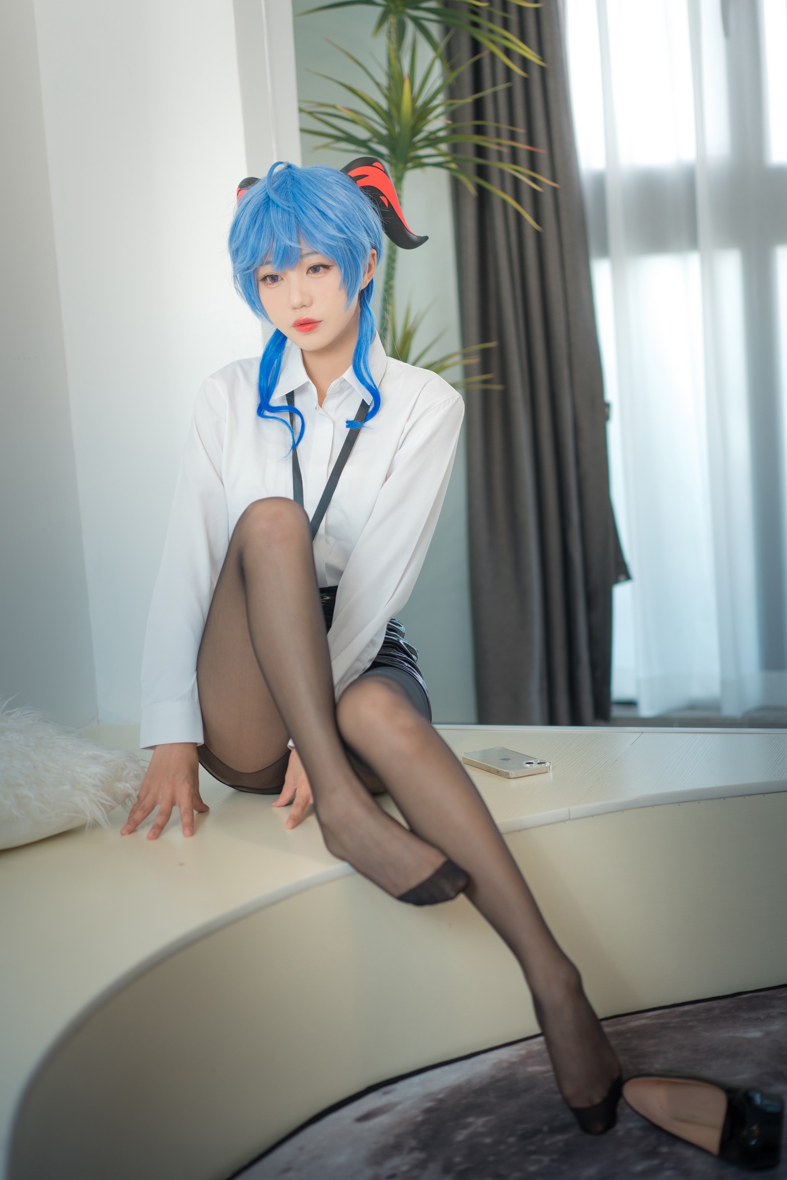 无影喵喵 甘雨 OL 风 Cosplay 写真合集｜原神角色高清图集（35P｜366MB）插图